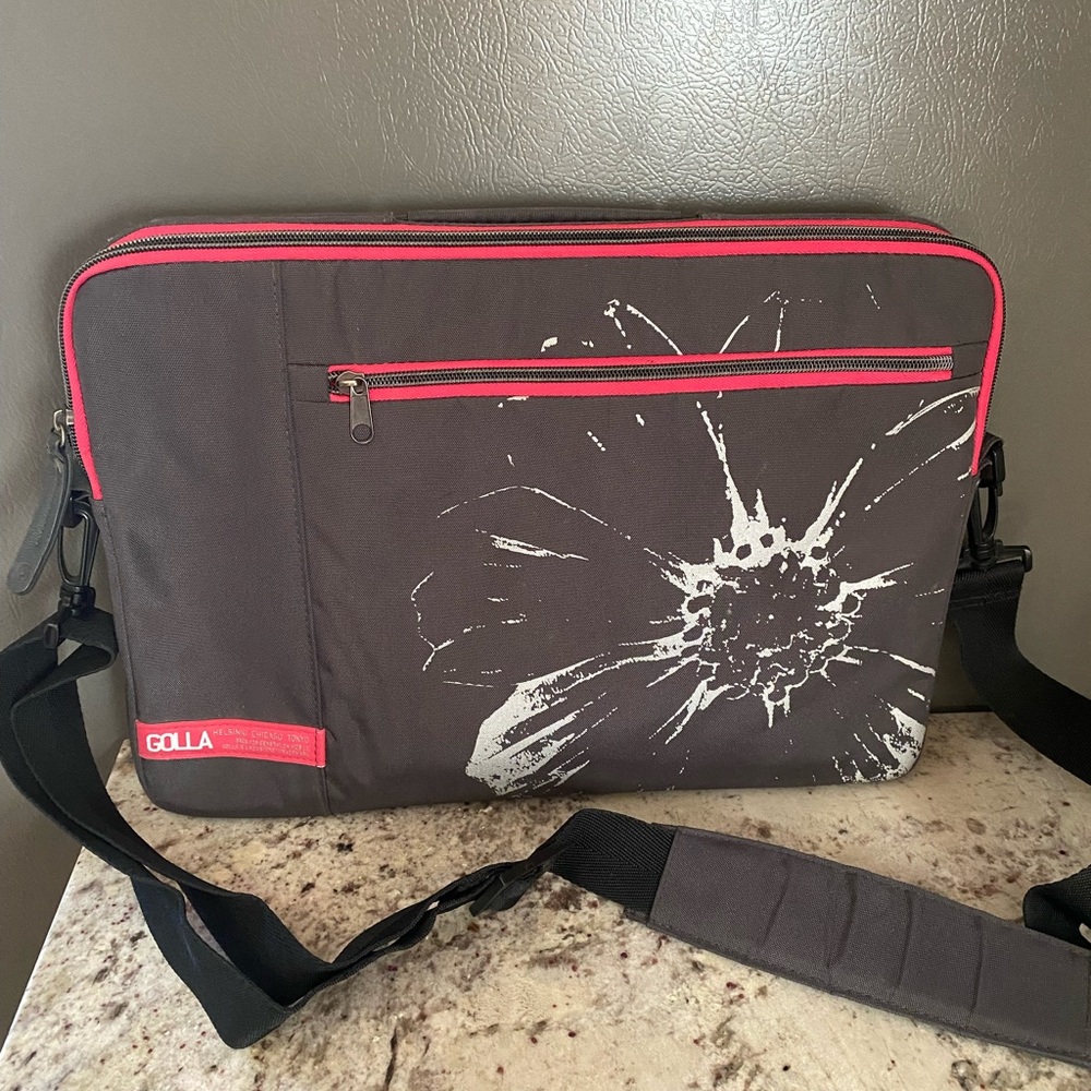 EUC 15” laptop bag with adjustable strap - Picture 1 of 5